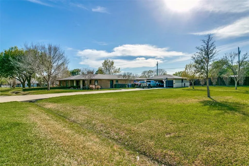 1804 Twin Brook Turn