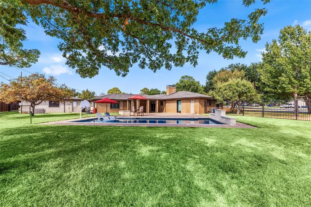1804 Twin Brook Turn