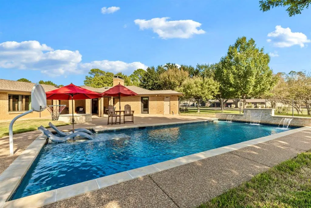 1804 Twin Brook Turn