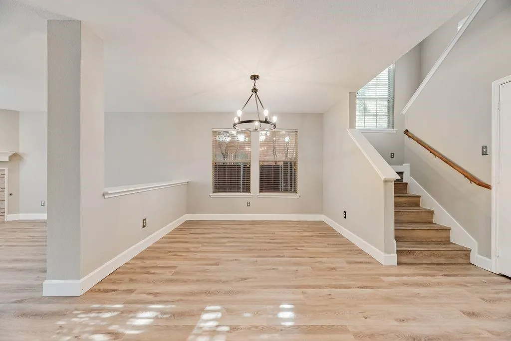 1316 Hunter Lane
