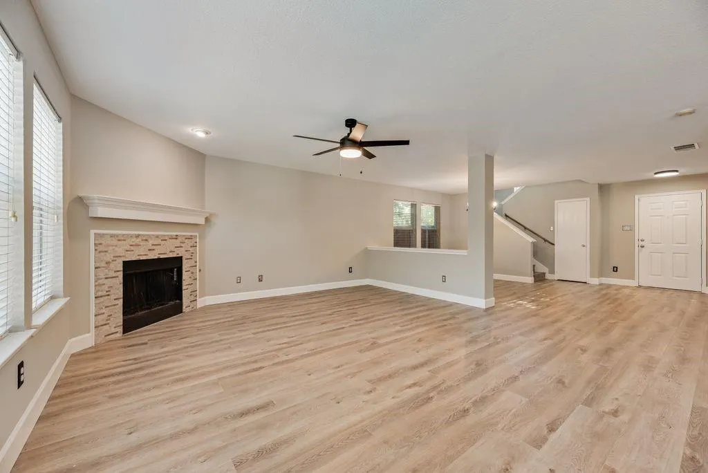 1316 Hunter Lane