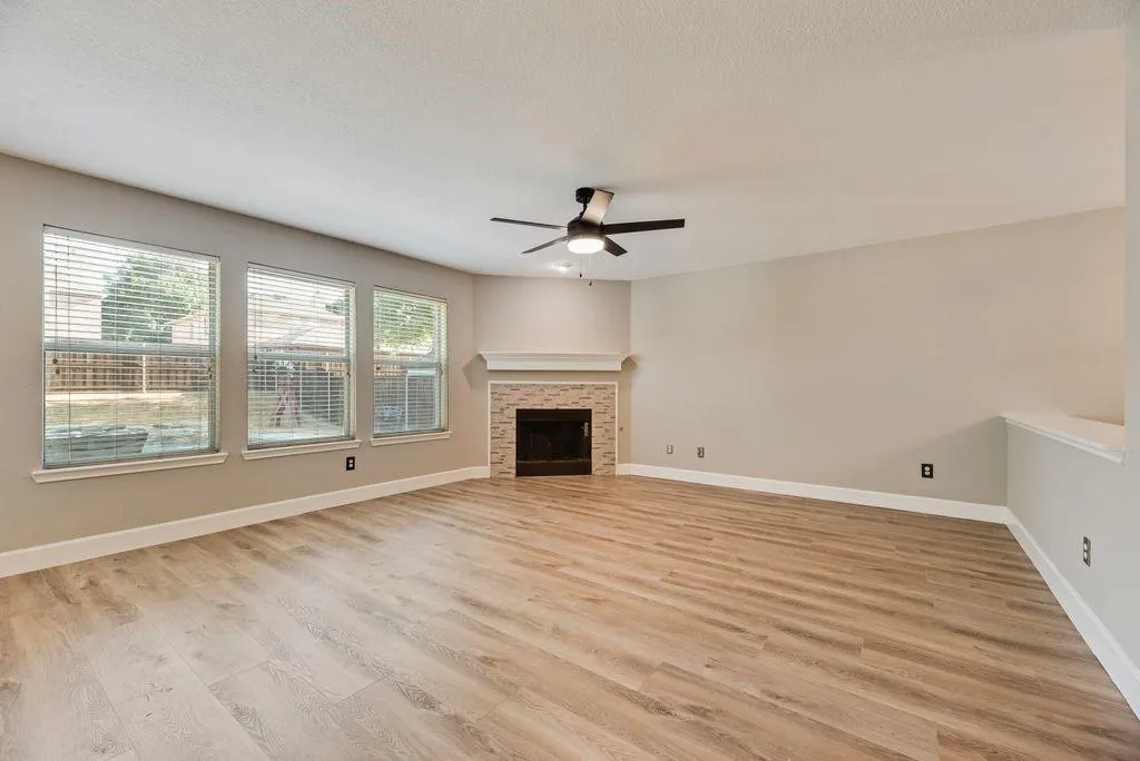 1316 Hunter Lane