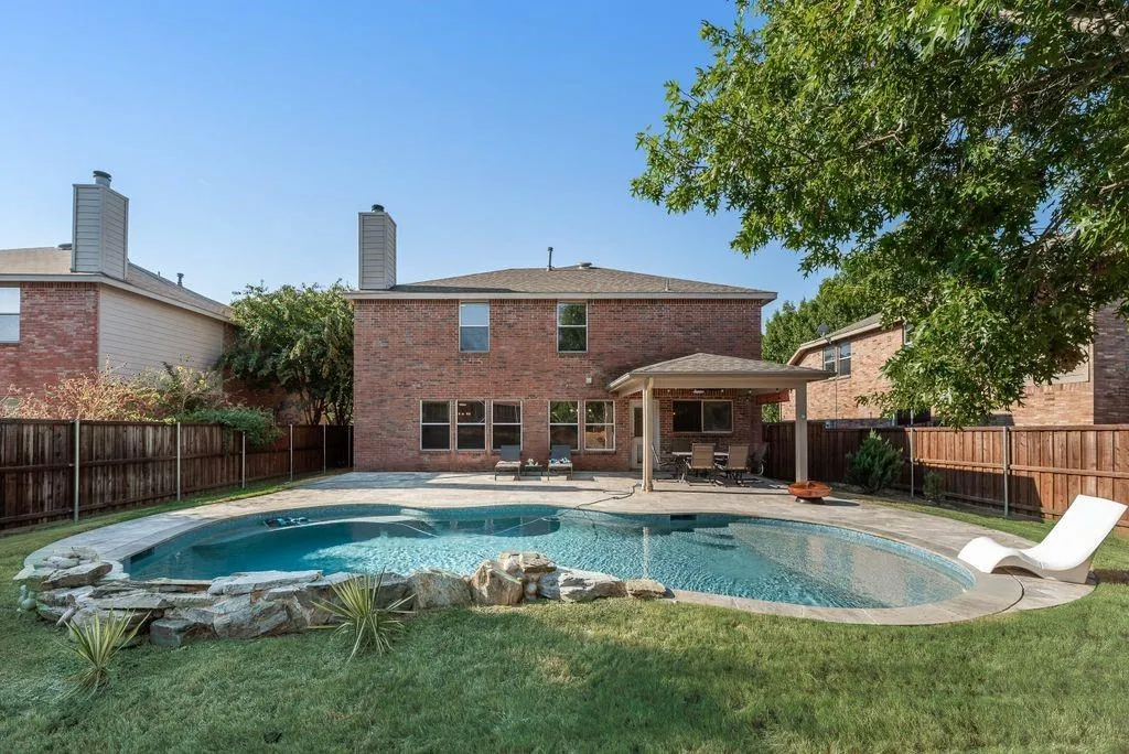 1316 Hunter Lane