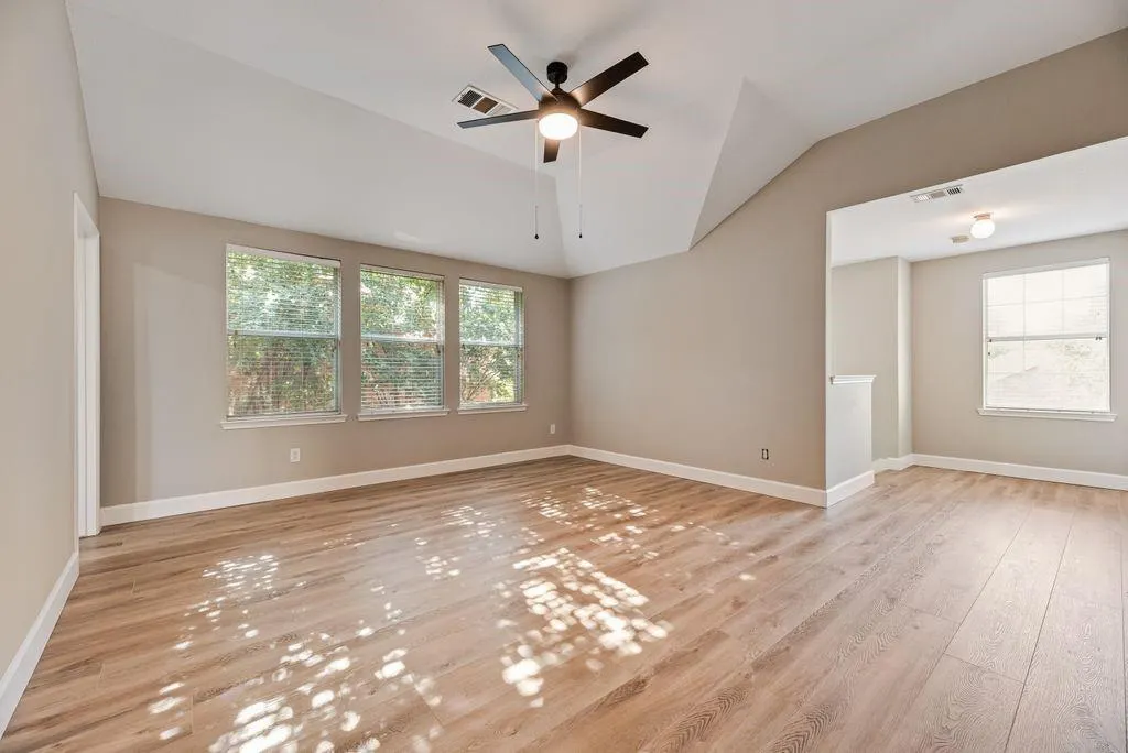 1316 Hunter Lane