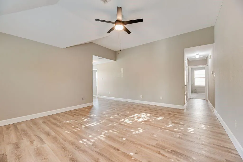 1316 Hunter Lane