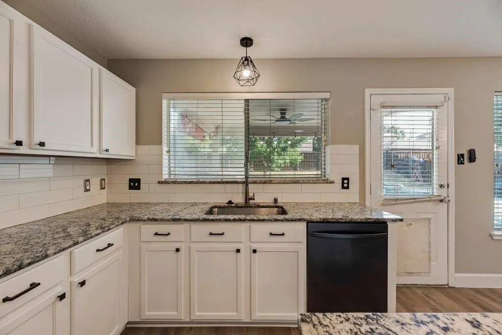 1316 Hunter Lane