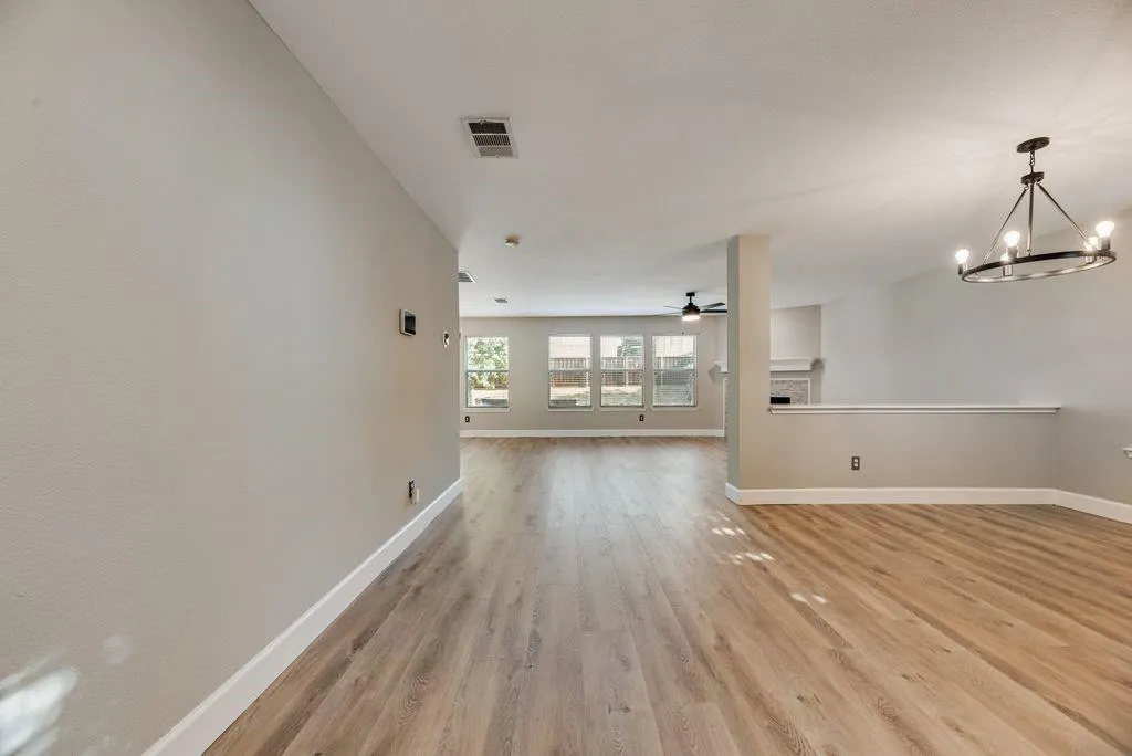 1316 Hunter Lane