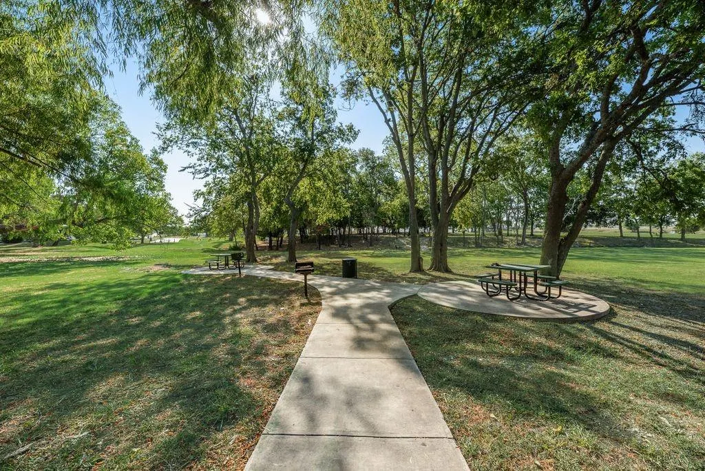 1316 Hunter Lane