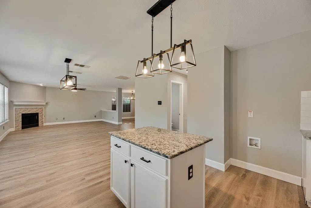 1316 Hunter Lane