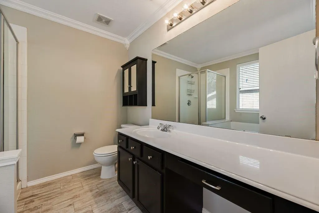 1316 Hunter Lane