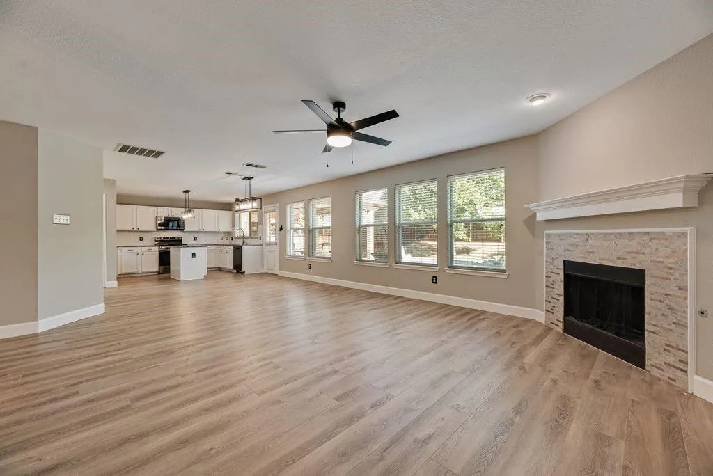 1316 Hunter Lane