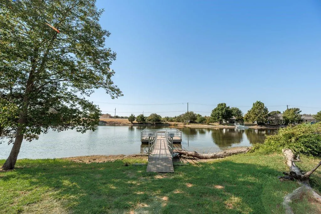 1316 Hunter Lane