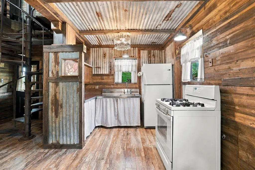 351 County Road 2274