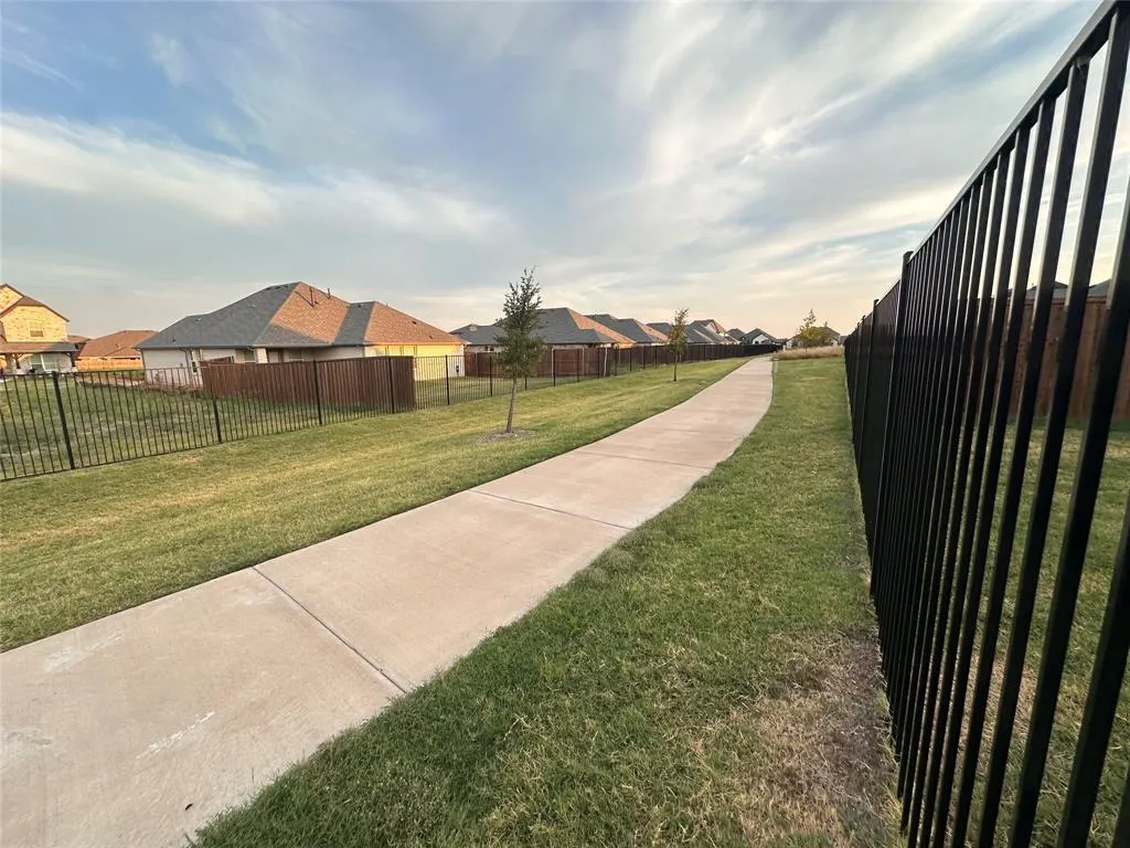 404 Amenduni Lane