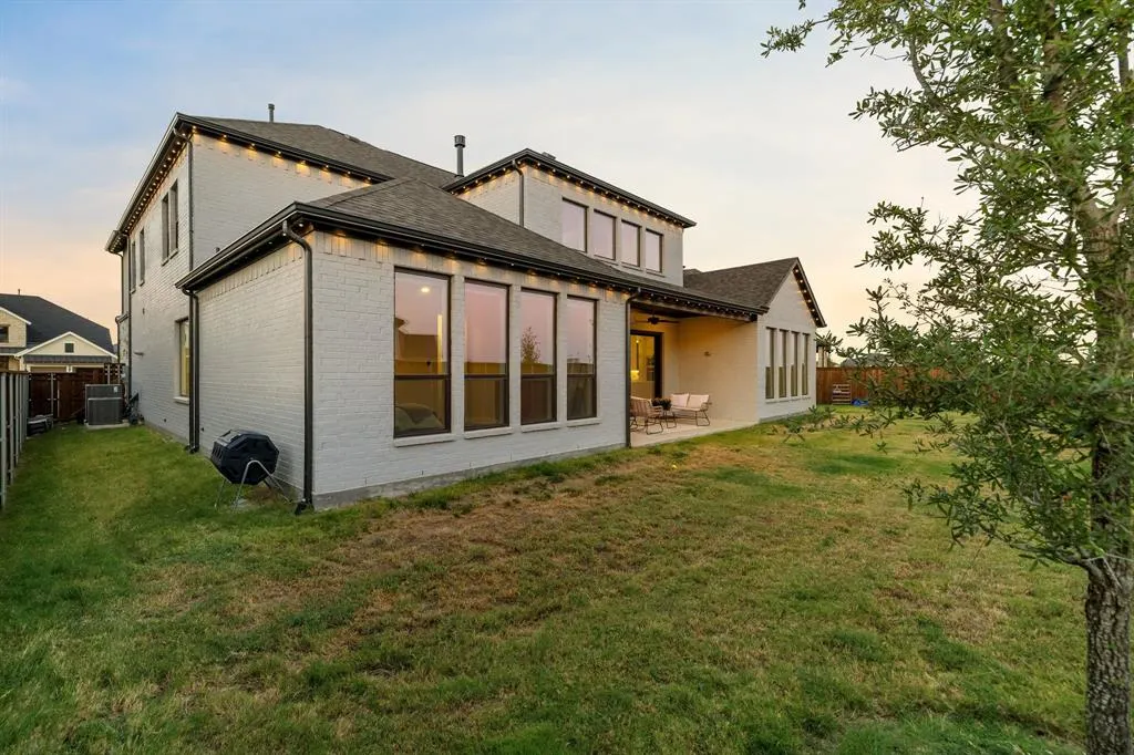 2421 Heathrow Lane