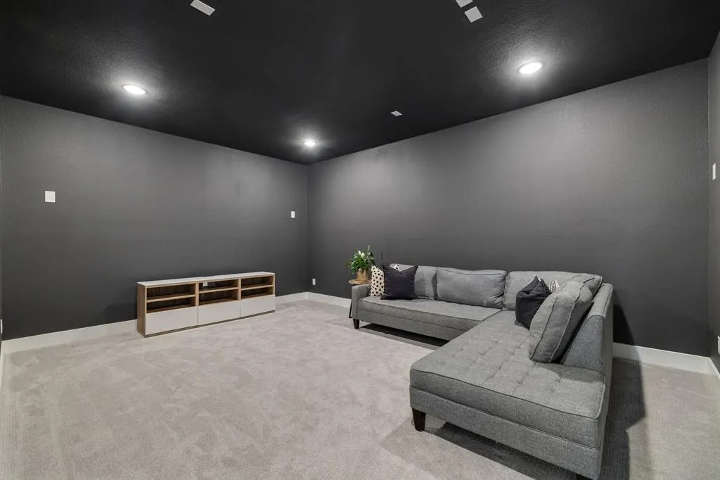 2421 Heathrow Lane