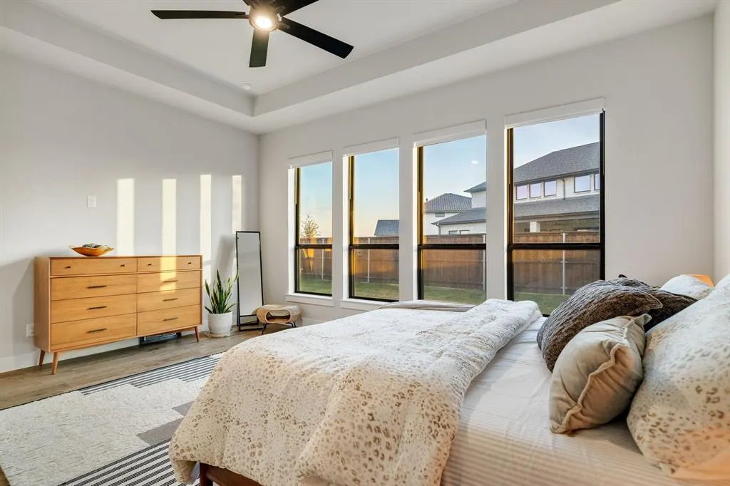 2421 Heathrow Lane