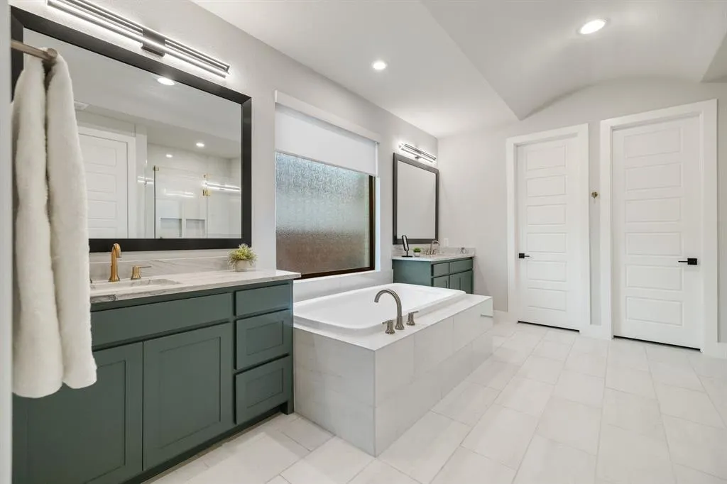 2421 Heathrow Lane