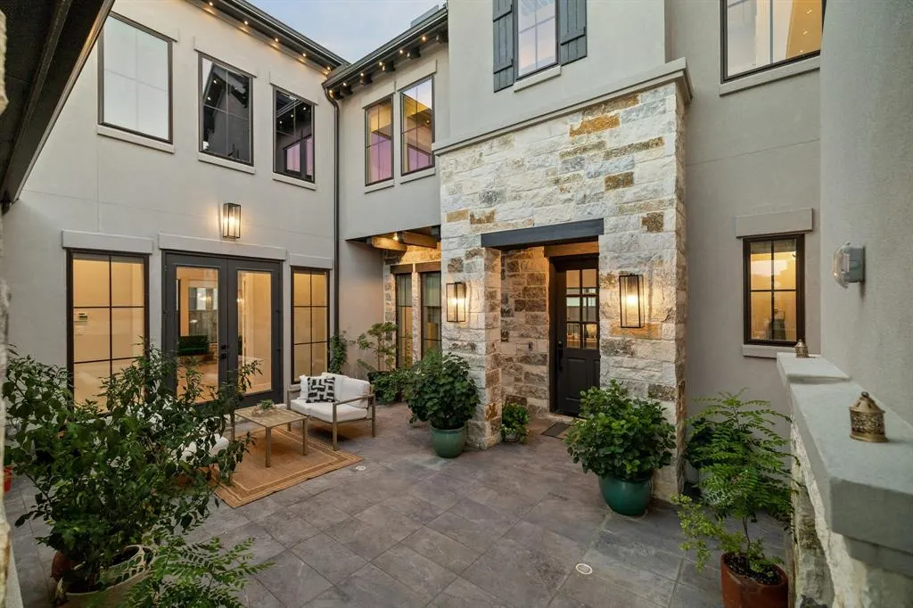 2421 Heathrow Lane