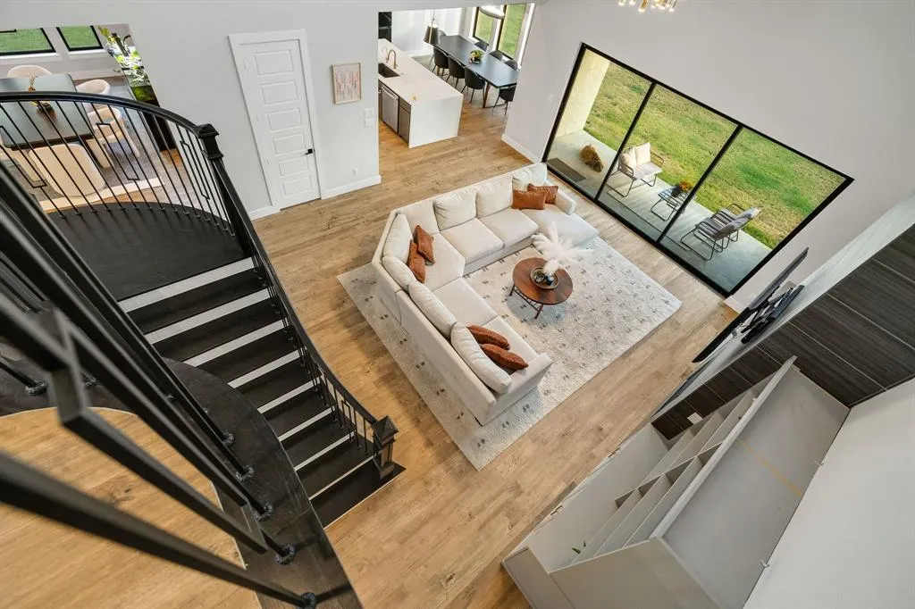 2421 Heathrow Lane