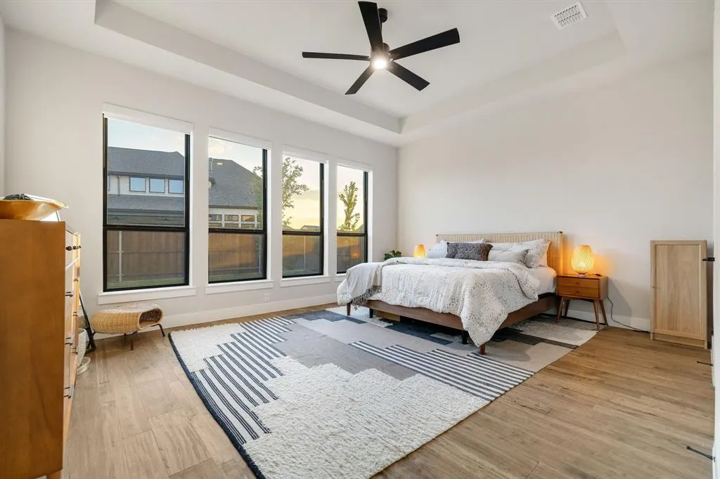 2421 Heathrow Lane