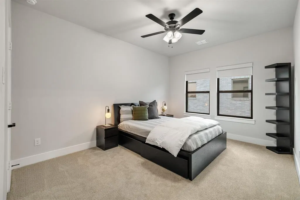 2421 Heathrow Lane