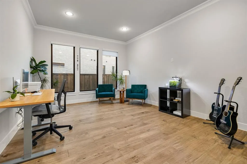 2421 Heathrow Lane