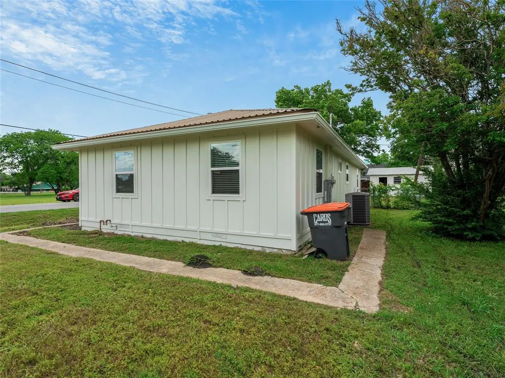 421 S Interurban Street