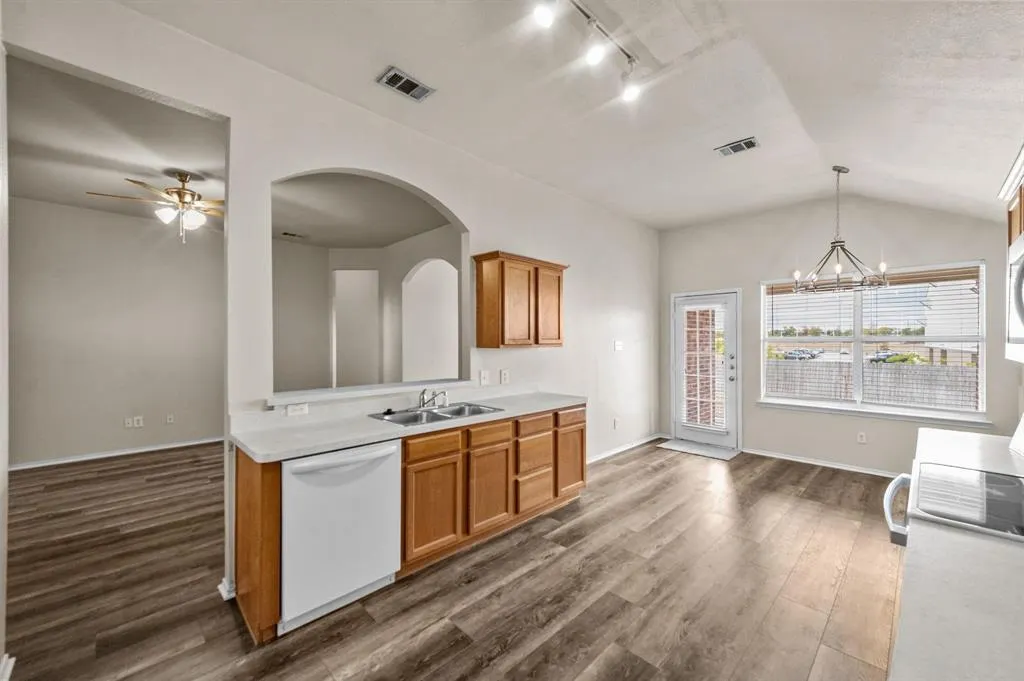 2032 Sunny Side Drive