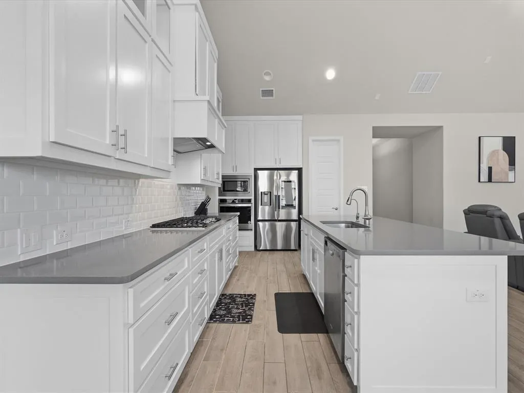 7025 Central Court