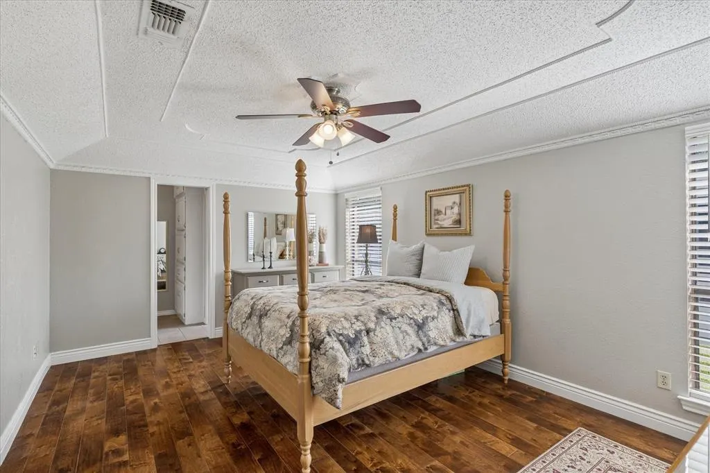 200 Marseille Drive