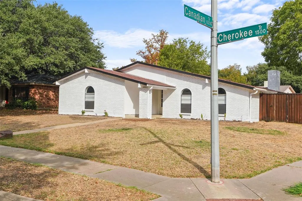 1515 Cherokee Trail