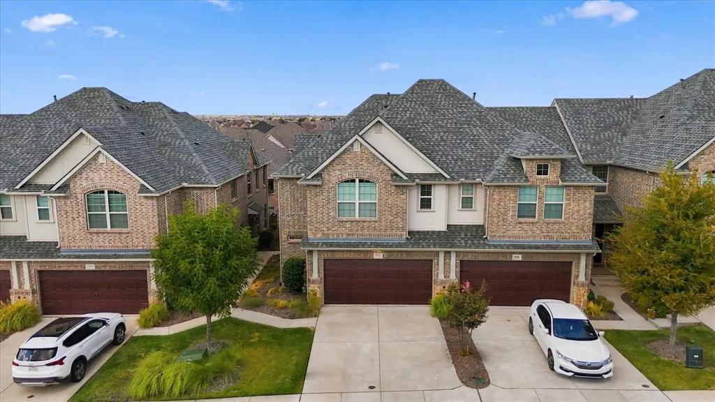 2737 Splendor Drive