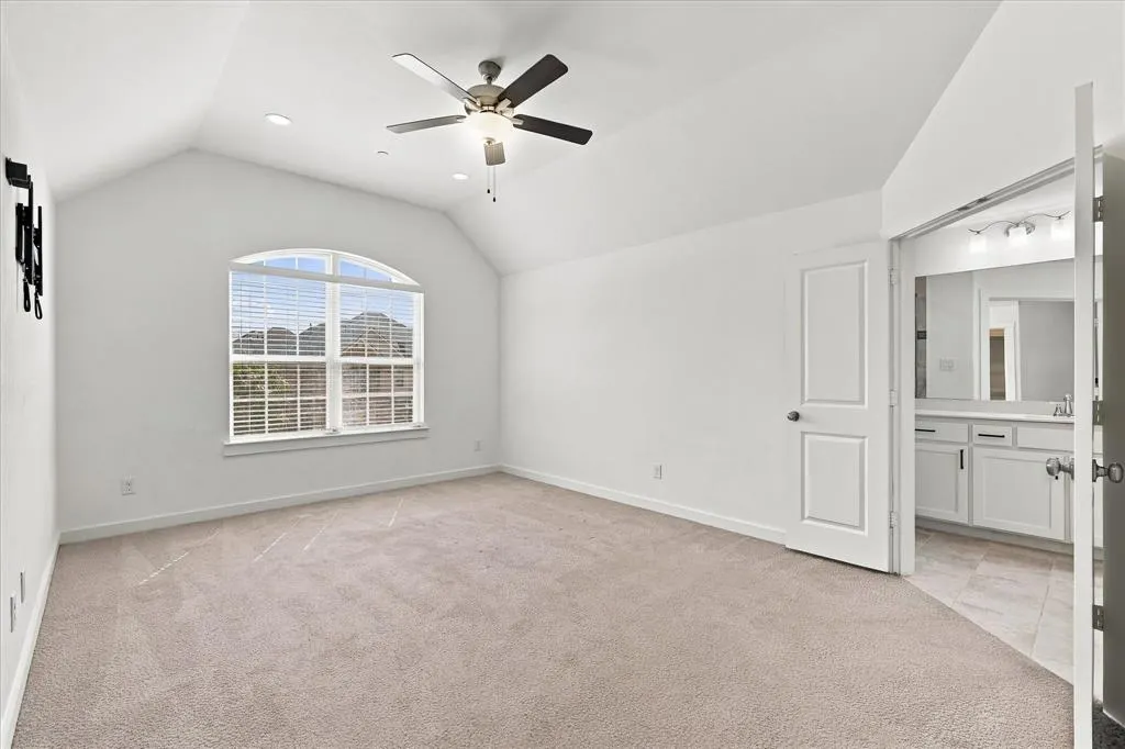 2737 Splendor Drive