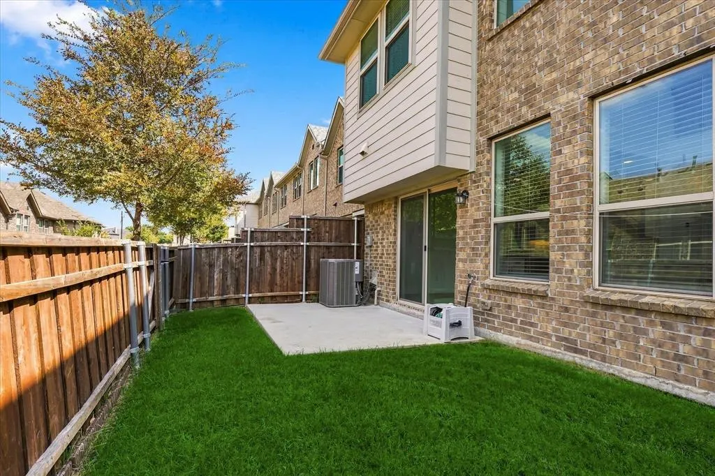 2737 Splendor Drive