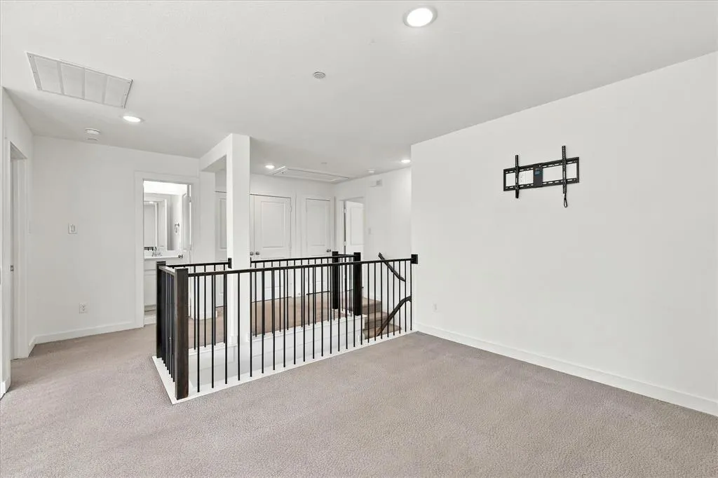 2737 Splendor Drive