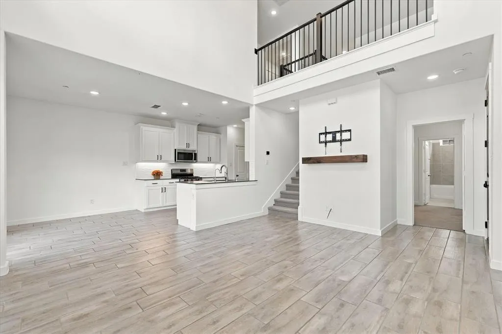 2737 Splendor Drive