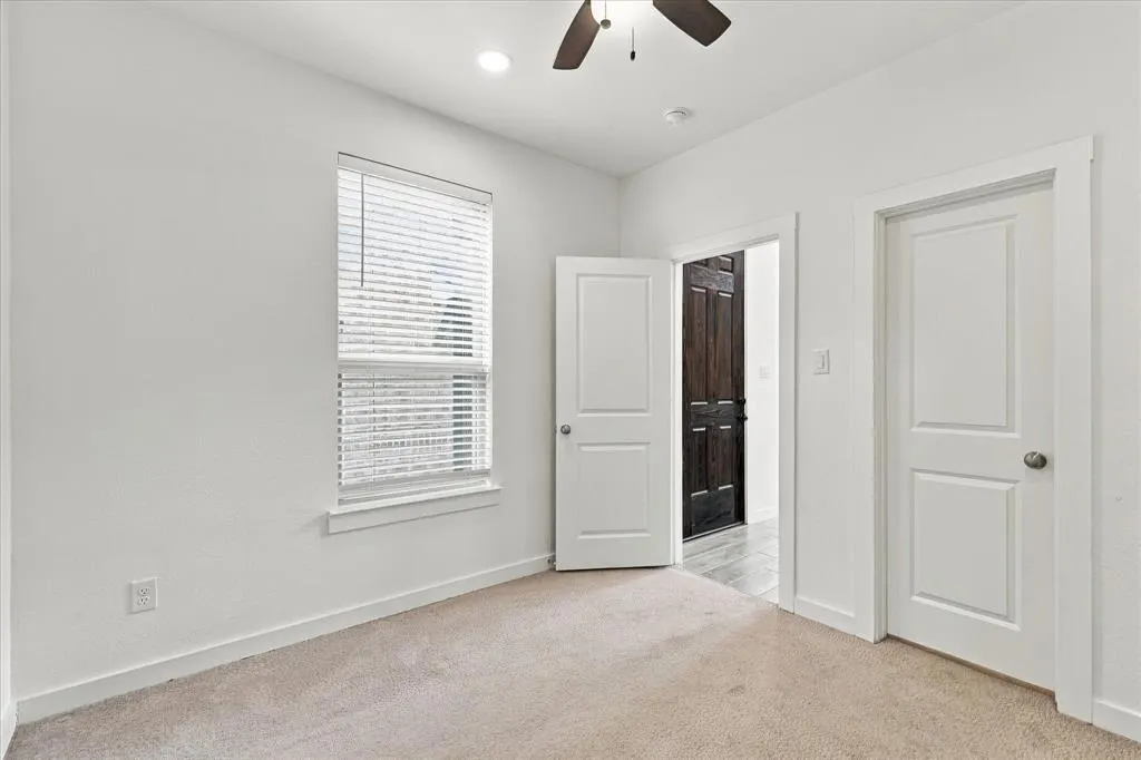 2737 Splendor Drive