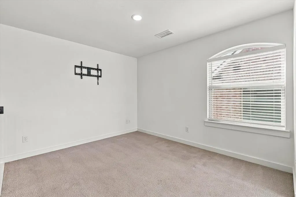 2737 Splendor Drive