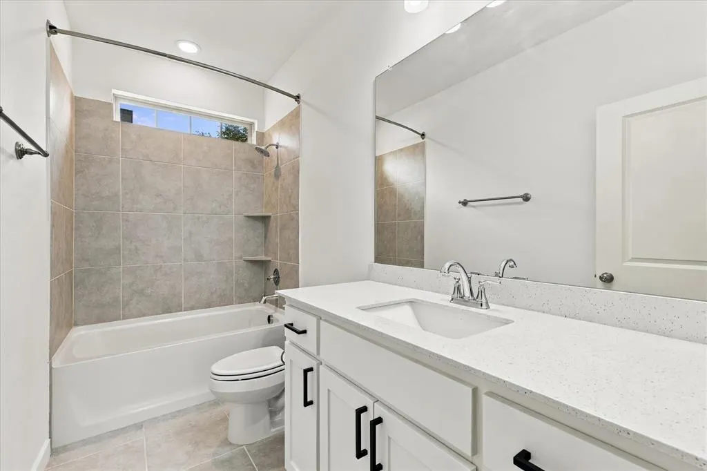 2737 Splendor Drive