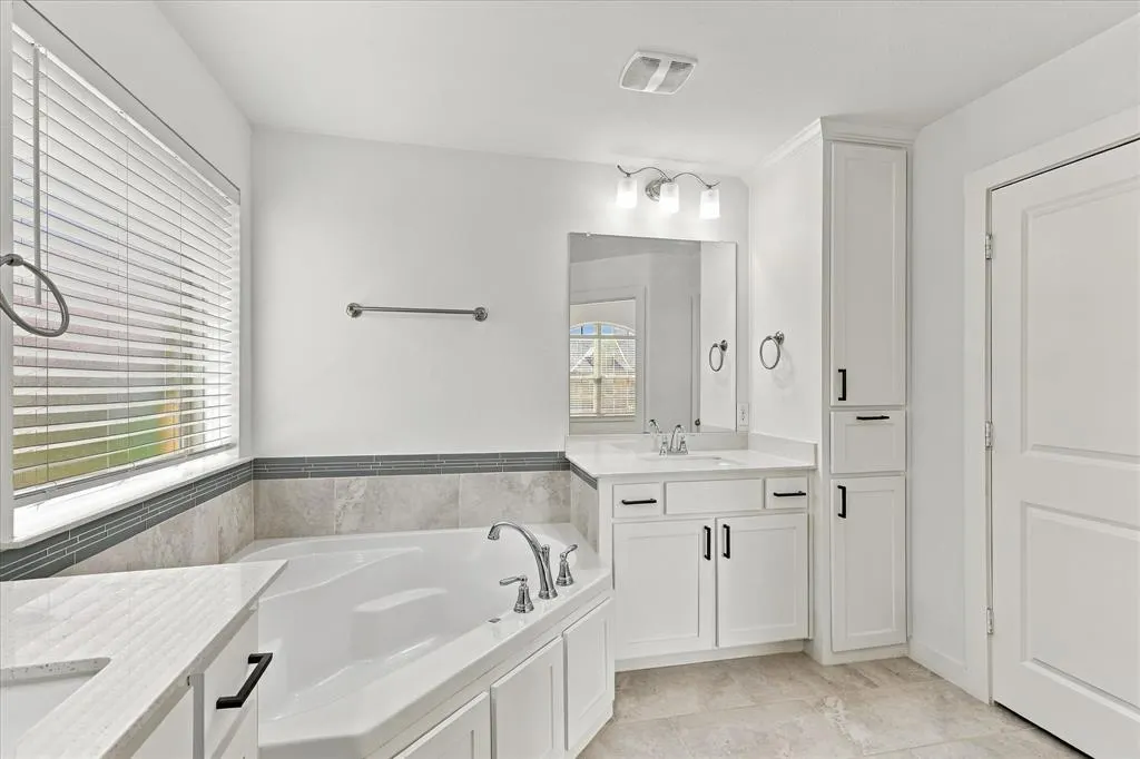 2737 Splendor Drive