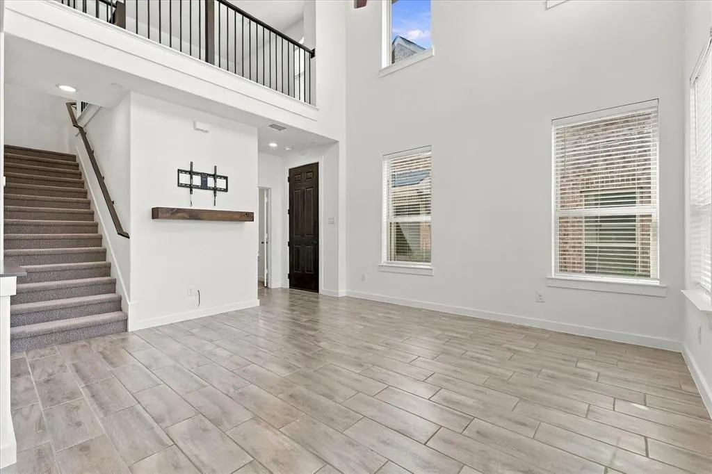 2737 Splendor Drive