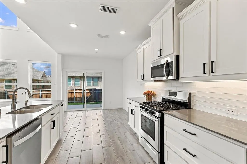 2737 Splendor Drive
