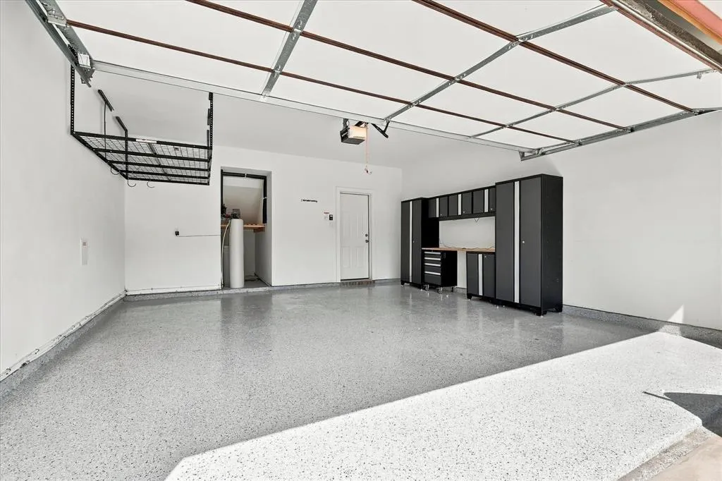 2737 Splendor Drive