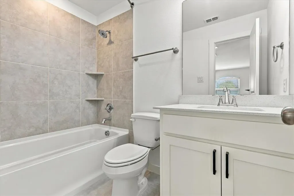 2737 Splendor Drive