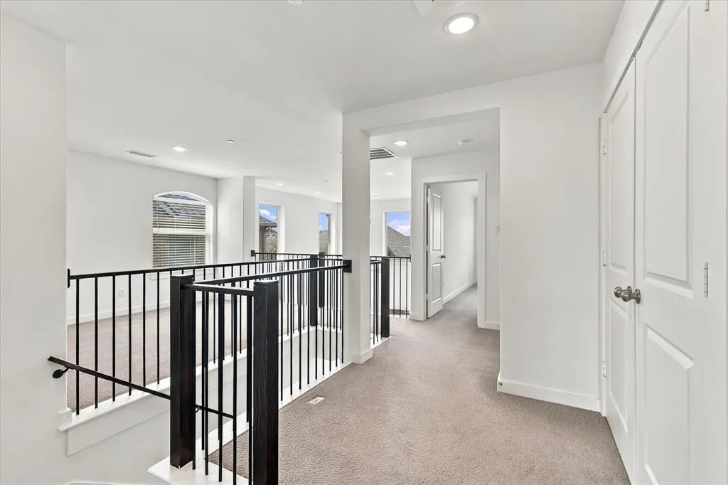 2737 Splendor Drive