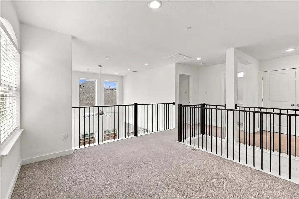 2737 Splendor Drive