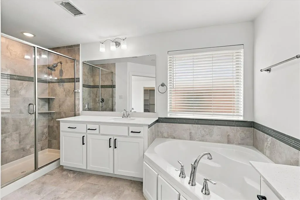 2737 Splendor Drive