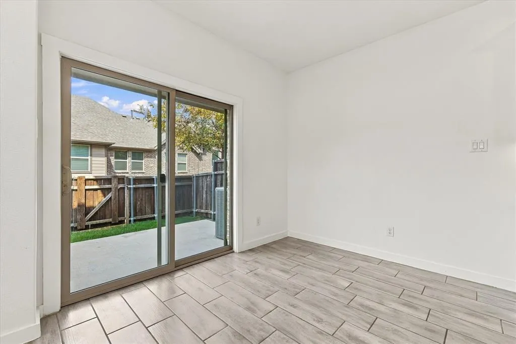 2737 Splendor Drive