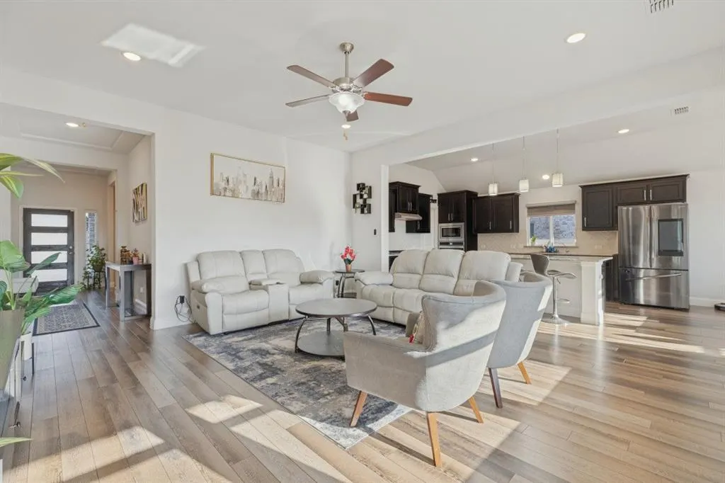 2225 Poppy Valley Lane